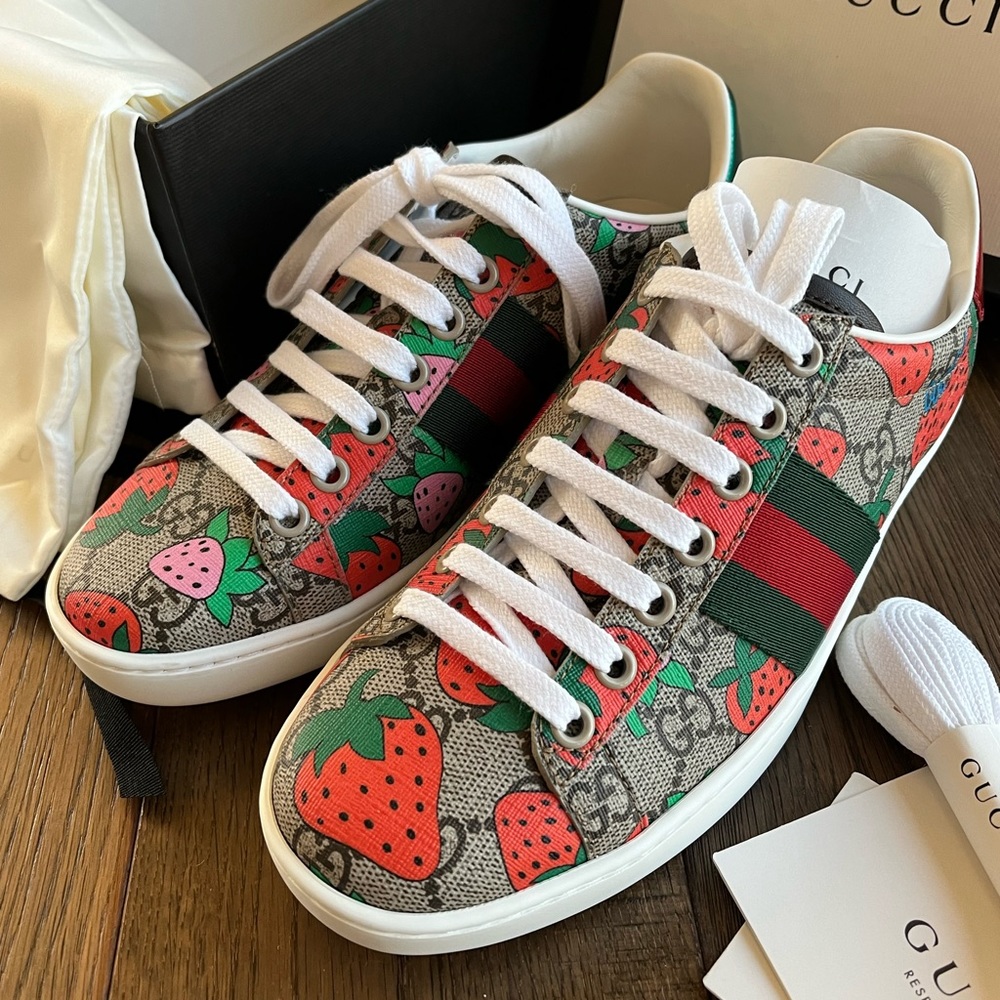 GUCCI, sneakers size 5. Brand new